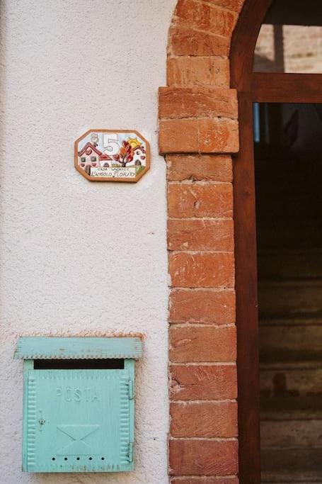 Casa Vacanze L'Angolo Fiorito Bettolle Kültér fotó