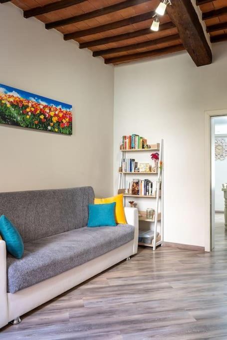Casa Vacanze L'Angolo Fiorito Bettolle Kültér fotó