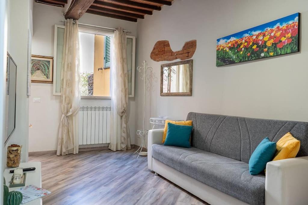 Casa Vacanze L'Angolo Fiorito Bettolle Kültér fotó