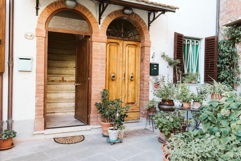 Casa Vacanze L'Angolo Fiorito Bettolle Kültér fotó