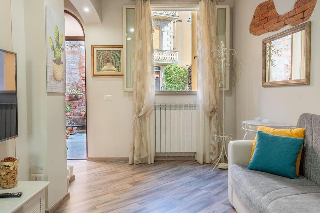Casa Vacanze L'Angolo Fiorito Bettolle Kültér fotó